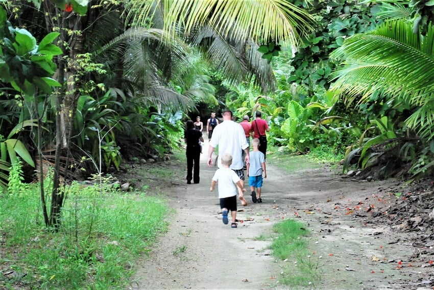 83 Ecotourism family, edit